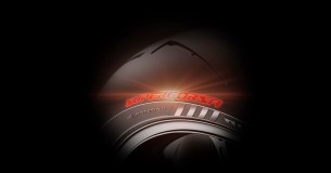 V4 Supercorsa, nieuwe plakkers van Pirelli