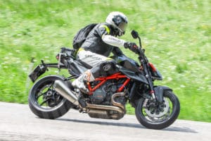 KTM 1290 Super Duke R 2020 MotoPlus 2019