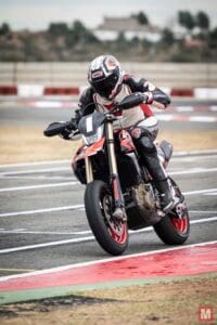 Ducati Hypermotard 698 Mono 03
